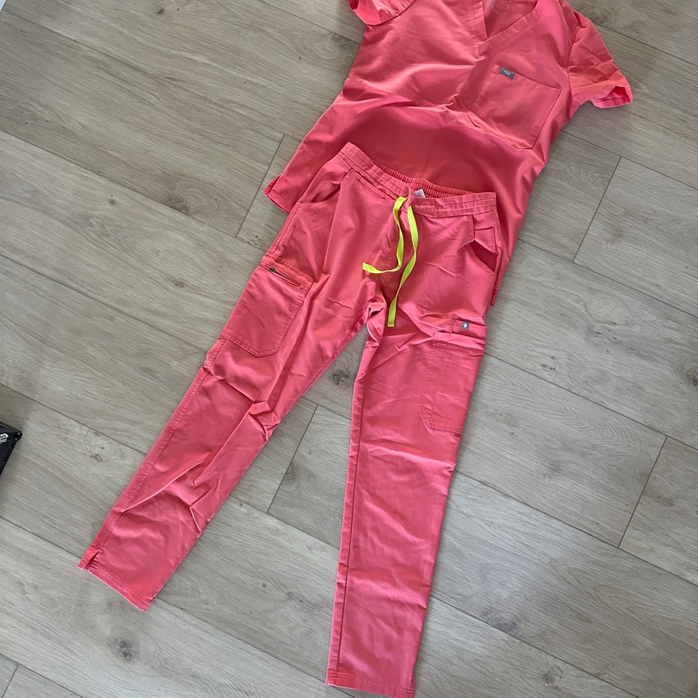 Figs Coral Pink Scrub Set